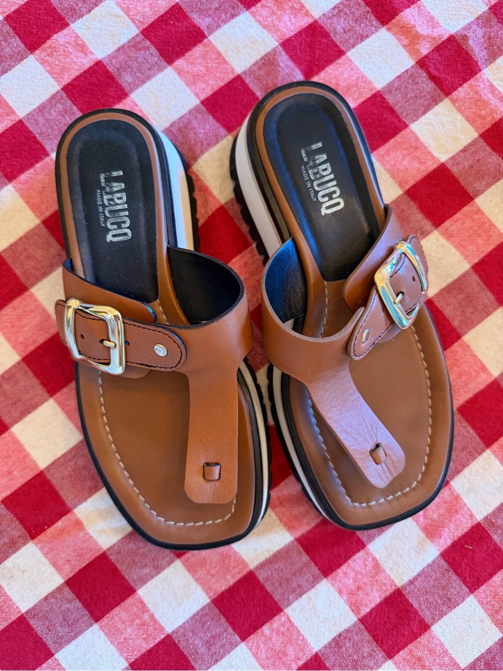 LABUCQ Boomer Buckle Platform Thong Sandals